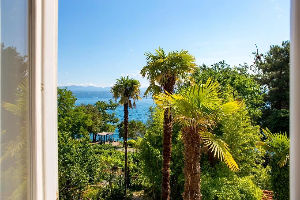 Palm And Palmino Garden Apartments Near Lungo Mare Lovran