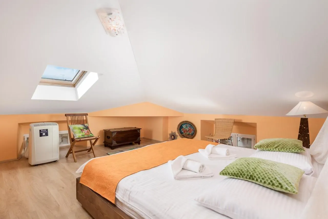 Palm And Palmino Garden Apartments Near Lungo Mare Lovran