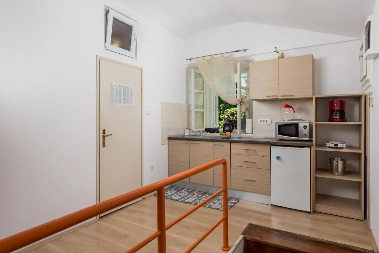 Palm And Palmino Garden Apartments Near Lungo Mare Lovran