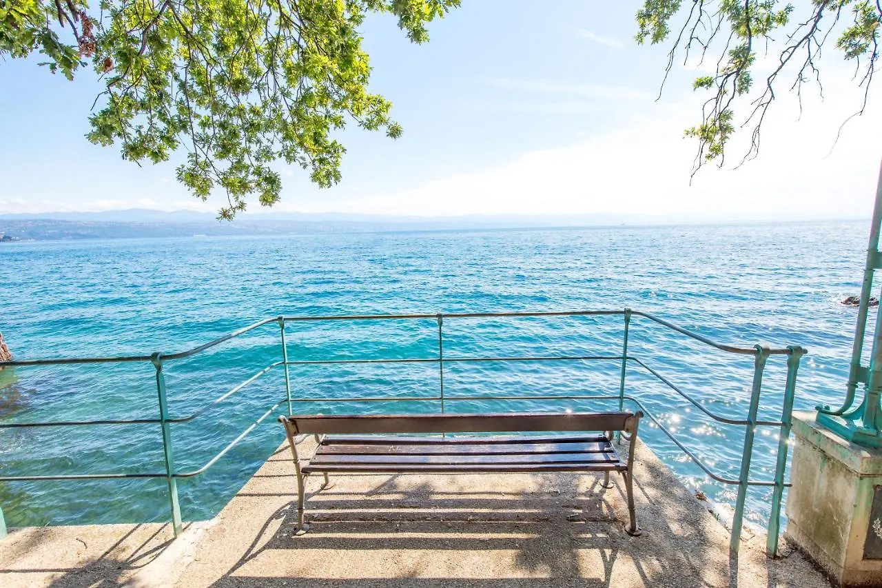 Palm And Palmino Garden Apartments Near Lungo Mare Lovran