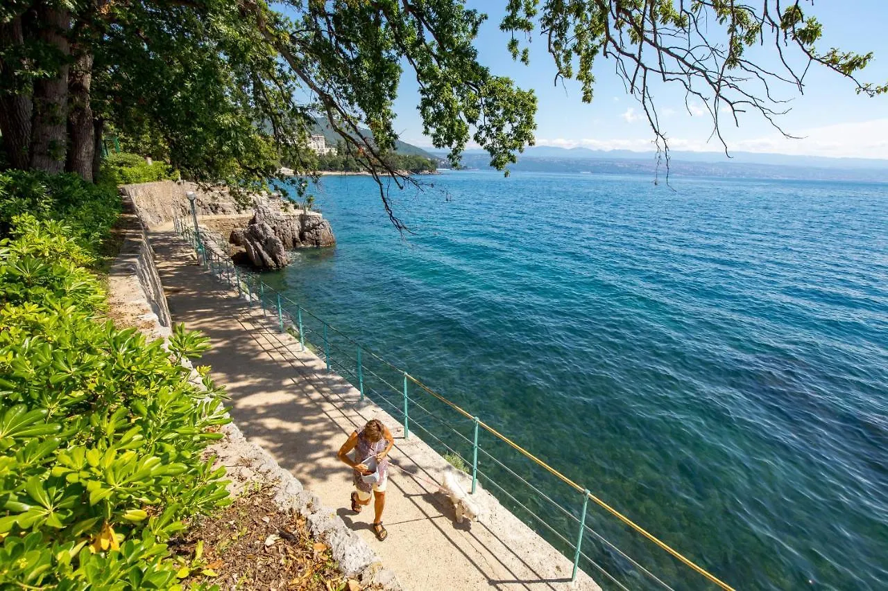 Palm And Palmino Garden Apartments Near Lungo Mare Lovran 0*,