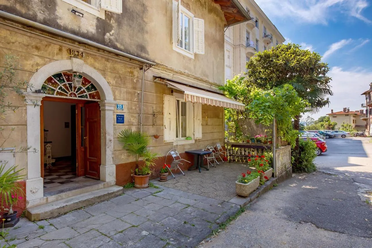 Palm And Palmino Garden Apartments Near Lungo Mare Lovran